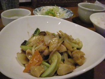 丸子(平塚)-鶏肉と五目野菜のオイスターソース炒め.JPG